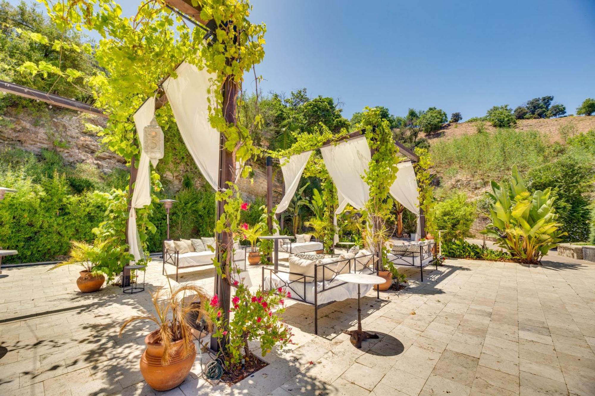 Sherman Oaks Hideaway Lush Grounds, Shared Pool! Appartamento