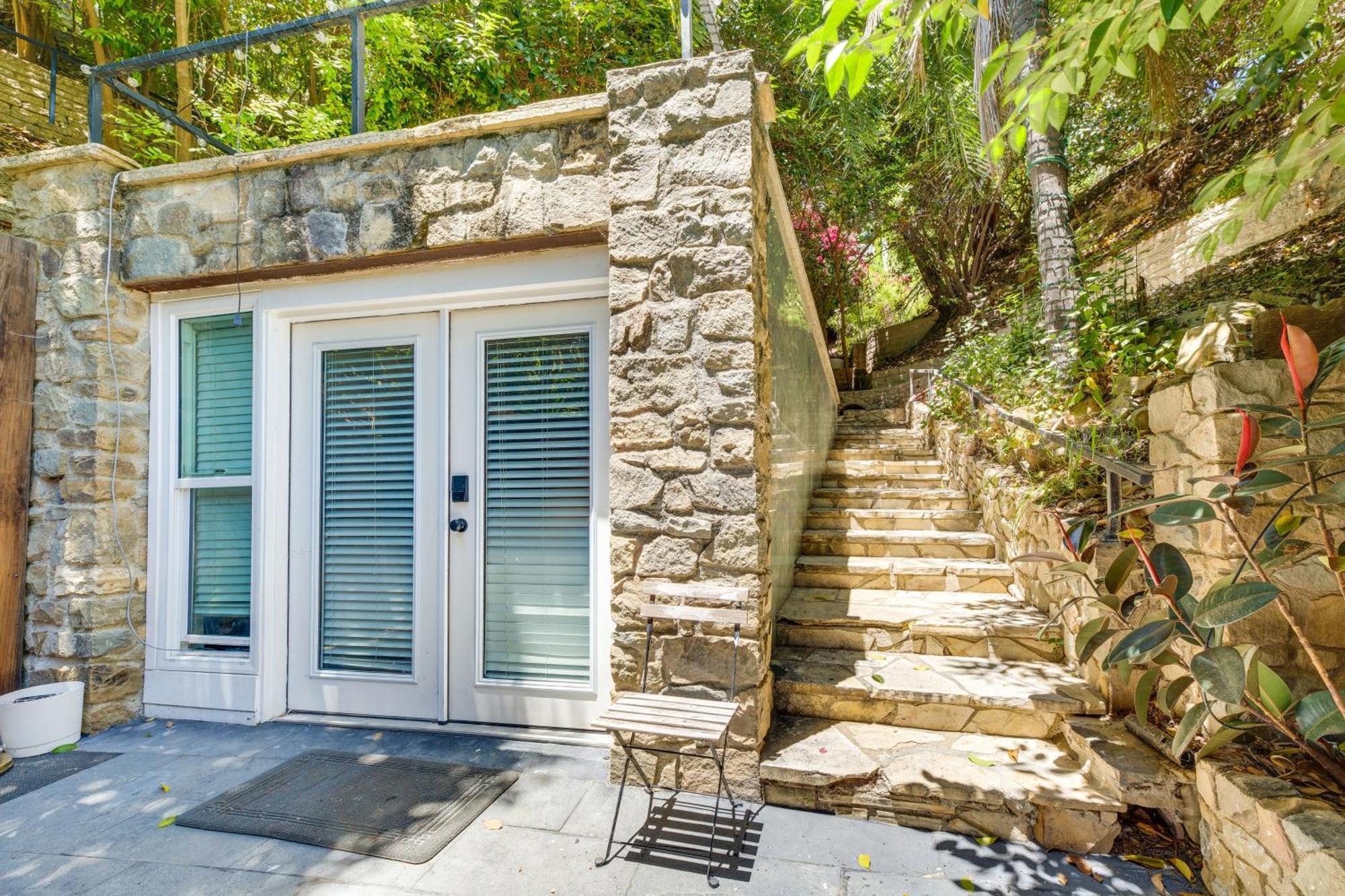 Appartamento Sherman Oaks Hideaway Lush Grounds, Shared Pool!