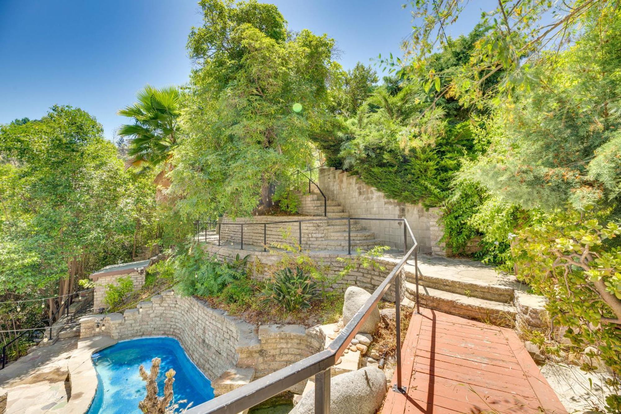 Sherman Oaks Hideaway Lush Grounds, Shared Pool! Appartamento