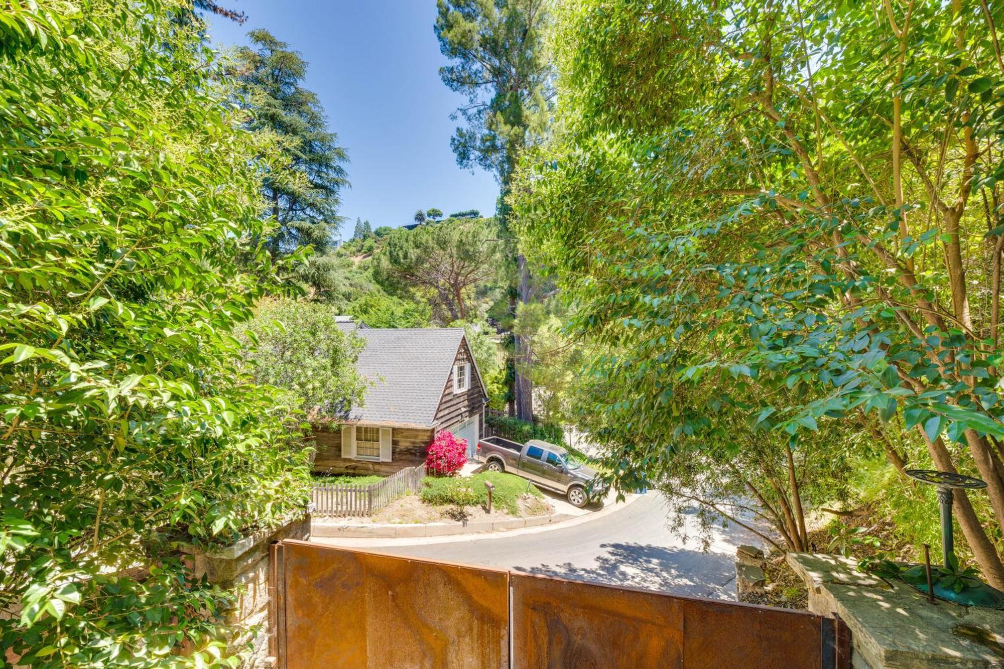 Sherman Oaks Hideaway Lush Grounds, Shared Pool! Appartamento Los Angeles